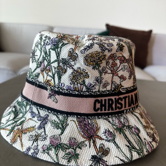 Brand new D-Bobby Dior Herbarium Panama
971 Multicolore
Size 57 - Picture 5 of 11